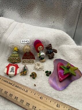 Festive Handmade star & Holiday pins